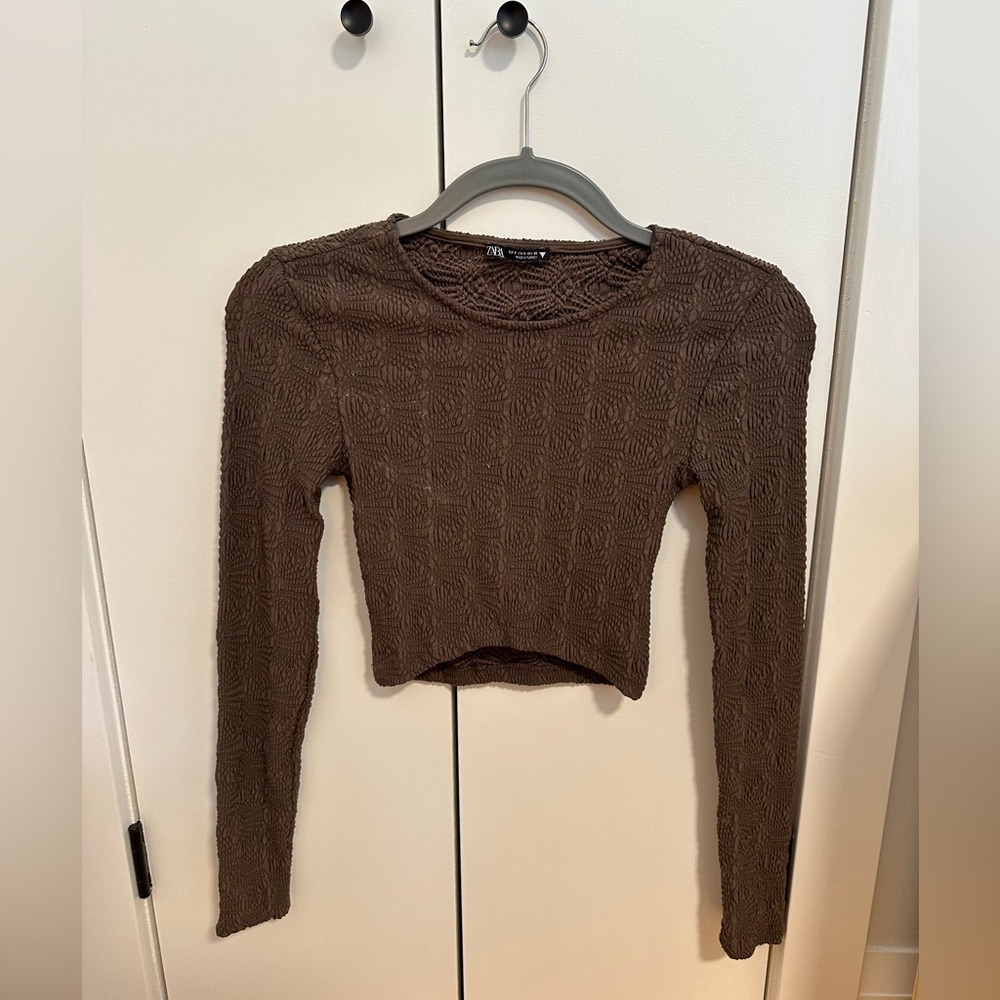 Cropped long sleeve top